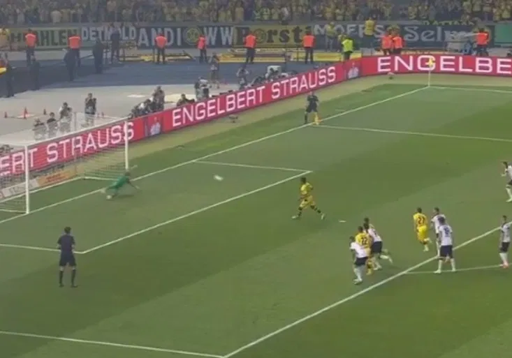 Geniální! Aubameyang vystřelil Dortmundu trofej panenkovskou penaltou!