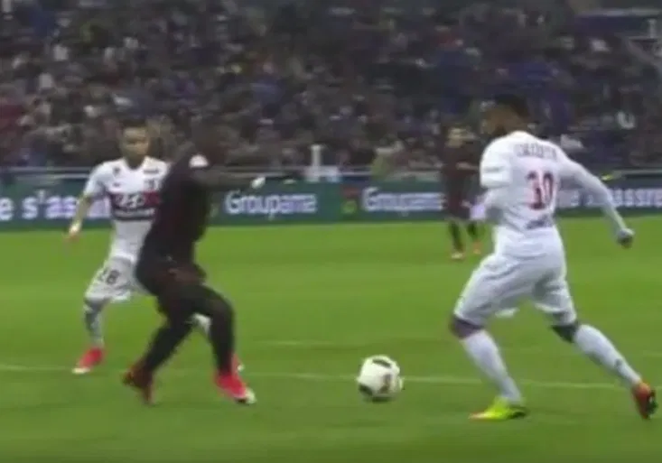 Božská rozlučka s Lyonem! Jak Lacazette napodobil legendu?