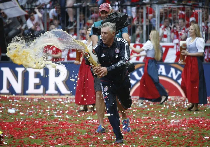 Pivní bitva v Mnichově! Proč pohledná reportérka na Bayern dlouho nezapomene?