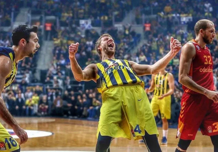 Pomůže Čech Veselý Fenerbahce k vysněné trofeji? Final Four basketbalové Euroligy na O2 TV Sport!