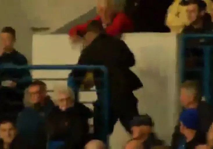 Blázniví Skotové! Fanoušek při zápase Rangers ukradl míč!