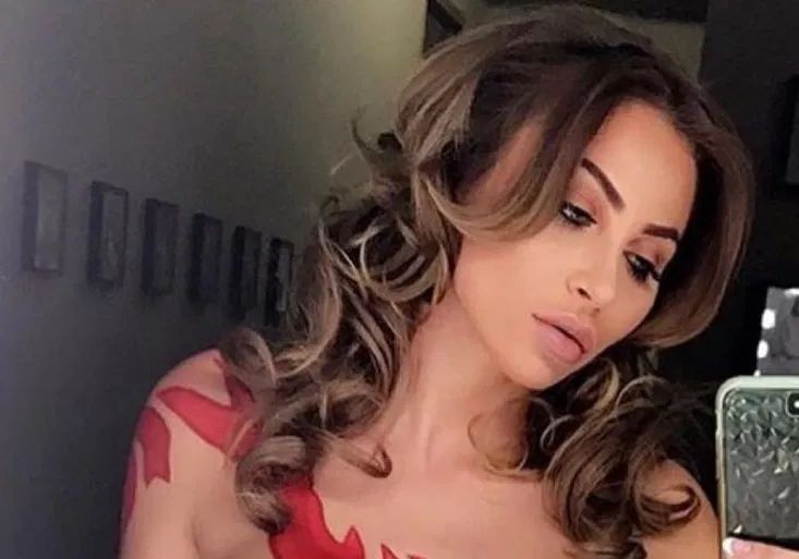 Nejodvážnější fanynka MS! Kanaďanka si namalovala vlajku na nahé tělo