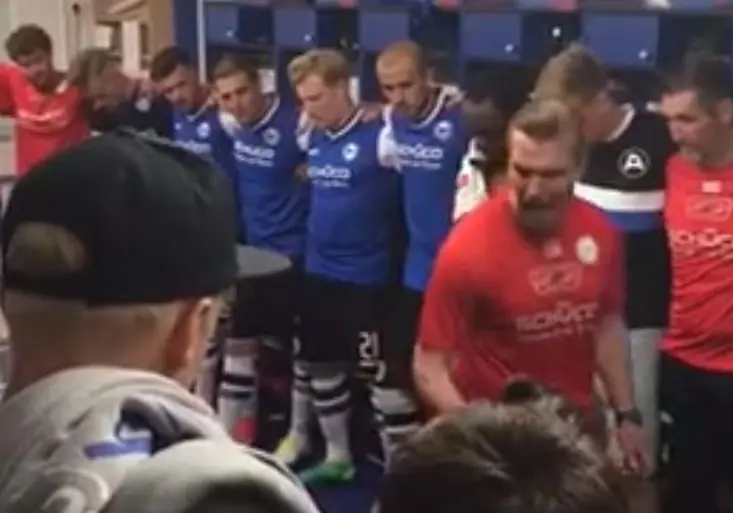 Kulervoucí proslov přinesl zázrak. Outsider rozsekal adepta na Bundesligu 6:0!