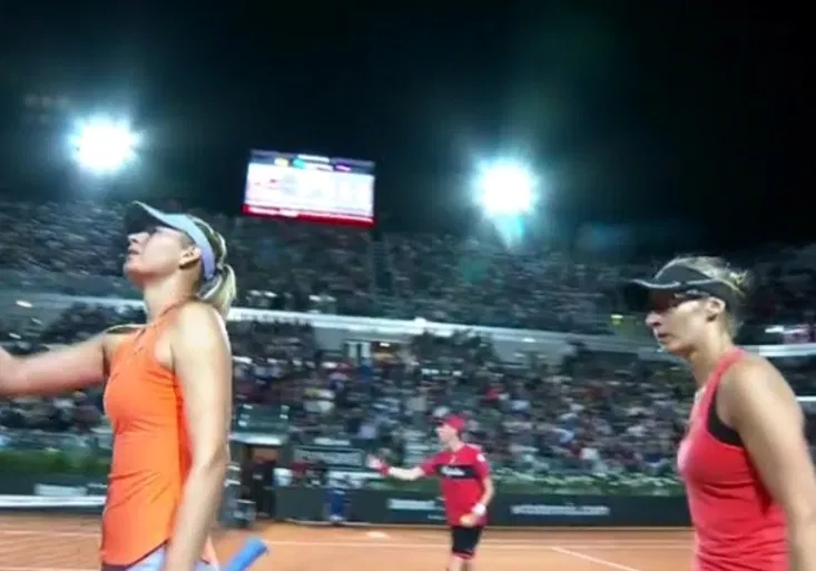 Černý den Marie Šarapovové: Stopka pro French Open a zranění v Římě