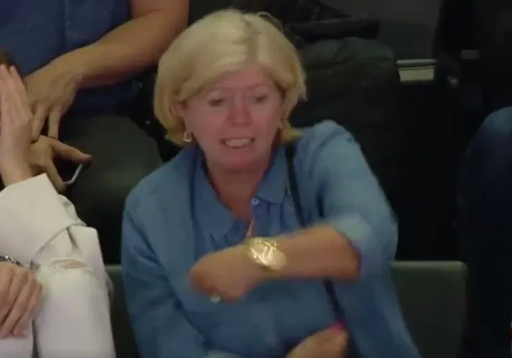 Měl jsi střílet! Maminka Jakuba Voráčka úžasně radí synovi z tribuny