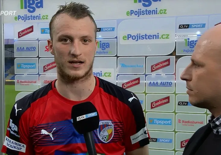 Krmenčíkův sprostý rozhovor: S*re mě to, opakoval v televizi. Pak se omluvil