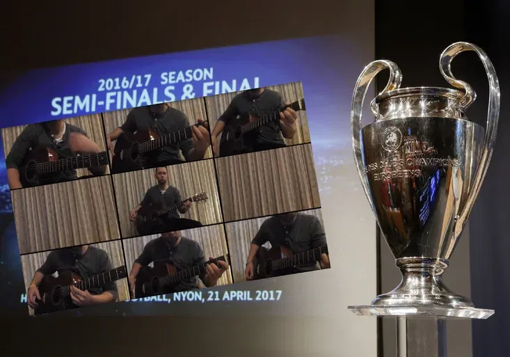 Boží! Lepší verzi hymny Ligy mistrů jste neslyšeli! Klobouk dolů před kytaristou!