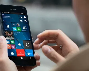 Už jste viděli nejhezčí mobil od Microsoftu? Lumia 650 je krásná