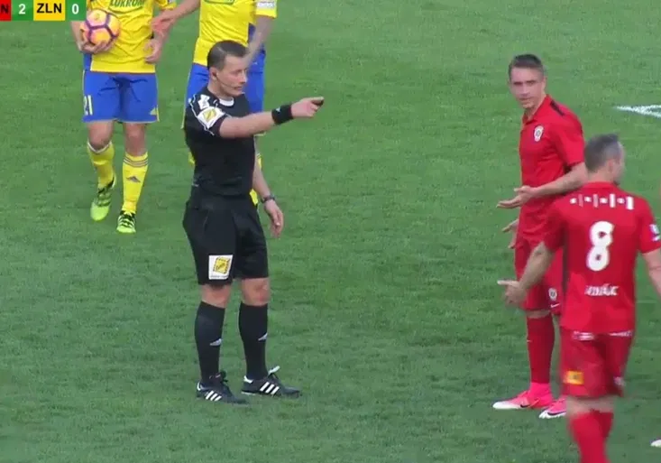 Komedie v Brně? Zlínu pískli penaltu, pak ji nesmyslně odvolali. A co ten gól?!