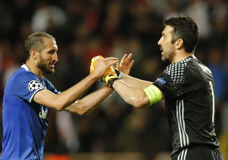 Neprůstřelný Buffon! Skvělými zákroky proti Monaku prodloužil sérii. Co asi šeptl Mbappému?