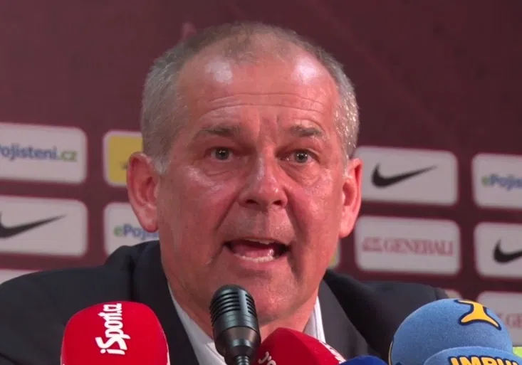 Přeskočilo mu? Trenér Sparty Rada po Plzni bláznivě řval na novináře. Co říkáte na jeho výlev?