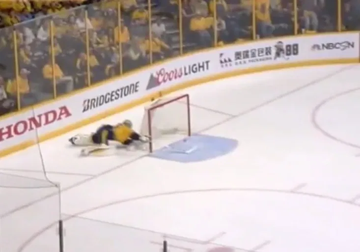 Čaroděj Rinne! Máchl hokejkou a zachránil jasný gól