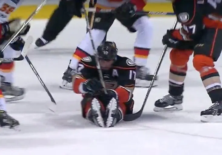 Proseděl se k výhře! Kesler sabotoval poslední vteřiny zápasu