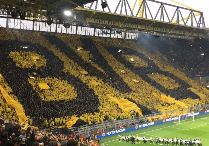 Fantastičtí fanoušci Dortmundu! Podívejte se, jak vytvořili neskutečné choreo! Lepší výsledek do odvety ale má Monako!