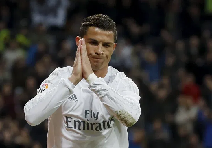RONALDO vyplašil malou holčičku! Co jí provedl při nástupu na hřiště?