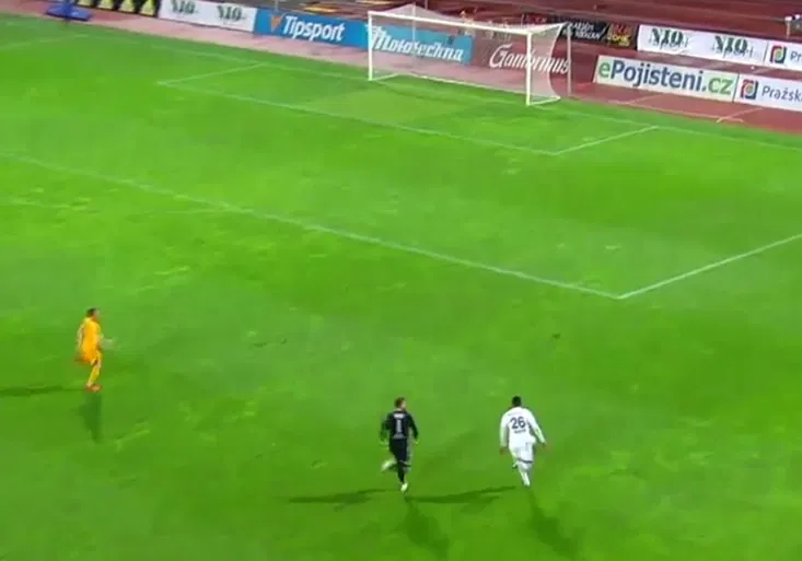 Perla z české ligy! Brankář na půlce, jasný gól! Jenže boleslavský Golgol prázdnou branku netrefil!