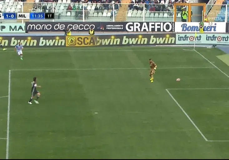 Vlastňák jak z učebnice. Zázračné dítě AC Milán dostalo nejhorší gól kariéry!