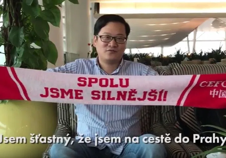 Splněný sen! Čínský fanoušek Slavie urazil kvůli derby 8 500 kilometrů