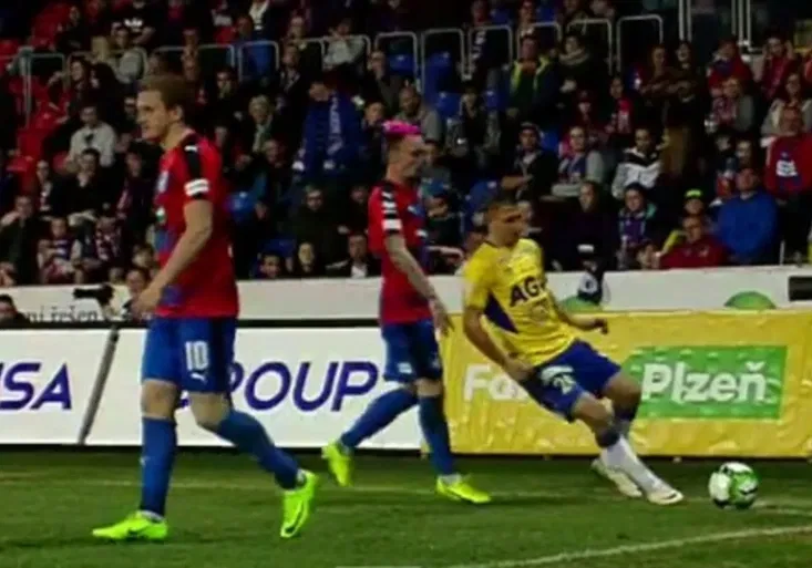 Silvestrovský roh a trapas Kopice se Zemanem. Odskákal to Pivarník!