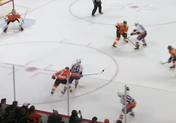 Mstitel Gudas kolenem potrestal zákrok na kapitána Girouxe! Přehnal to český bek?