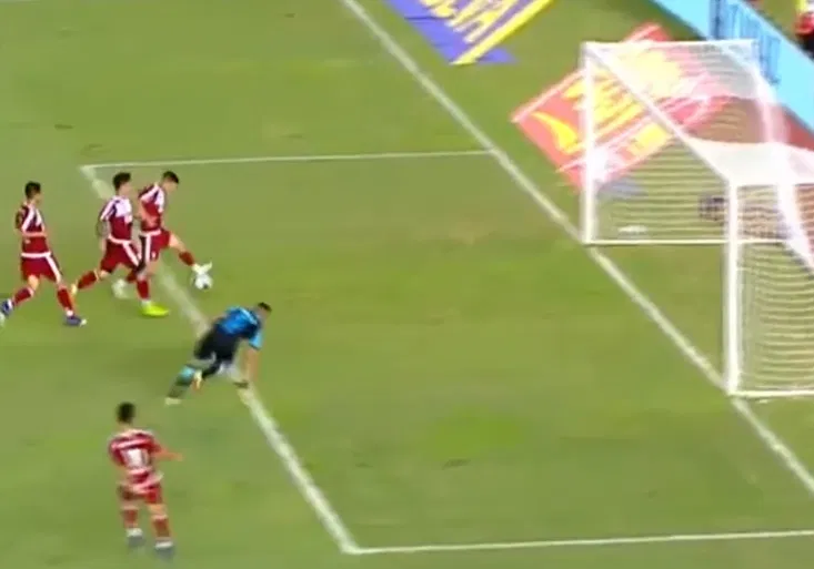 Čtyři na nikoho, ale gól to není! Nepochopíte, jak čaroval brankář v Argentině!