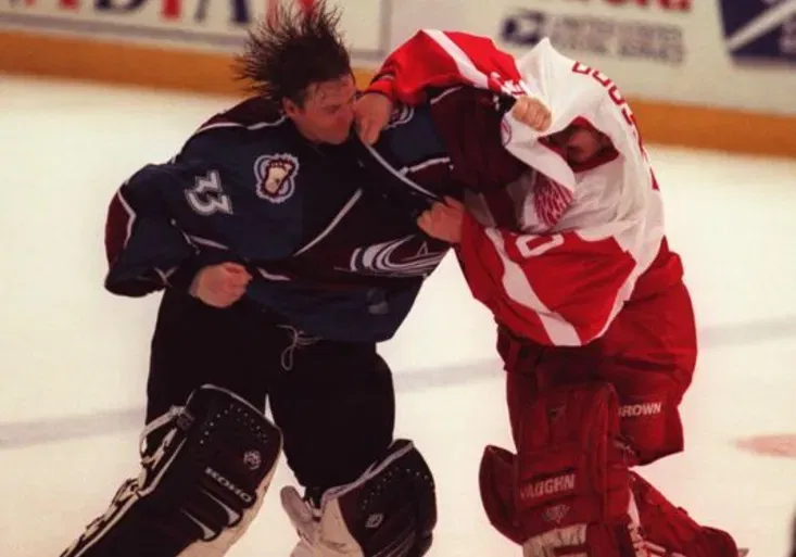 Krvavá středa! NHL si připomíná 20. výročí legendární bitky Detroitu s Coloradem!