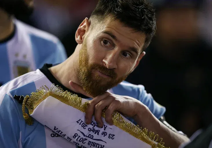 Pomohli rozhodčí? Argentině je to jedno a velebí MESSIHO! Jakého strašáka setřásl?