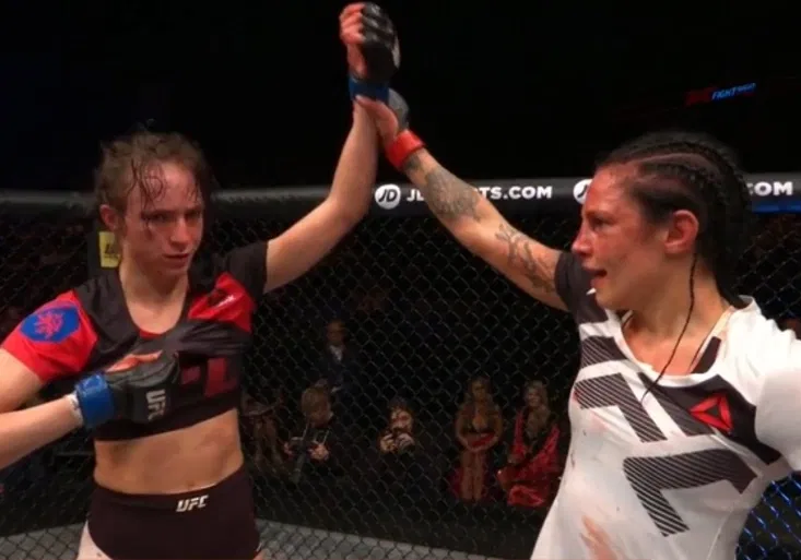 Nevídané gesto v UFC! Zkrvavená Švédka označila za vítězku soupeřku z Česka