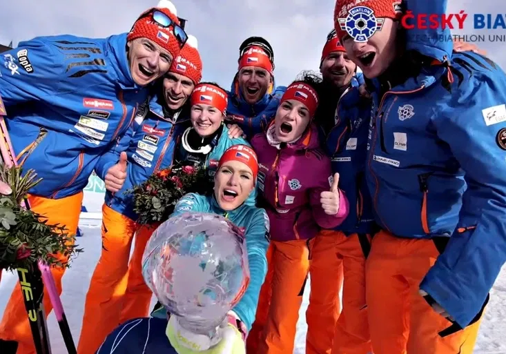 Odměna za dřinu: Koukalová zvedla křišťálovou trofej a šokovala rozhovorem