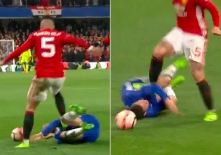 Prasák Rojo z Manchesteru schválně šlápnul na Hazarda! Mourinho a Conte se málem poprali!