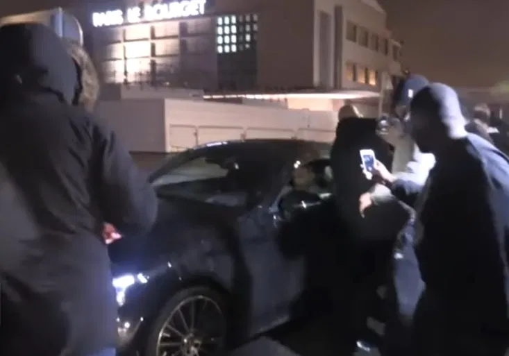 Hrůza! Ultras si počkali na PSG na letišti! Záložník Motta srazil jednoho z chuligánů autem!