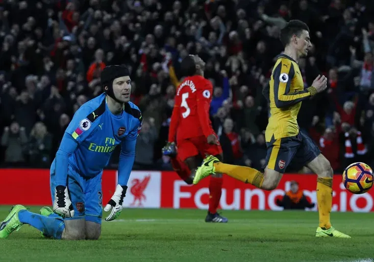 Petr Čech v Arsenalu nezáří a fanoušci Chelsea se mu posmívají. Oprávněně?