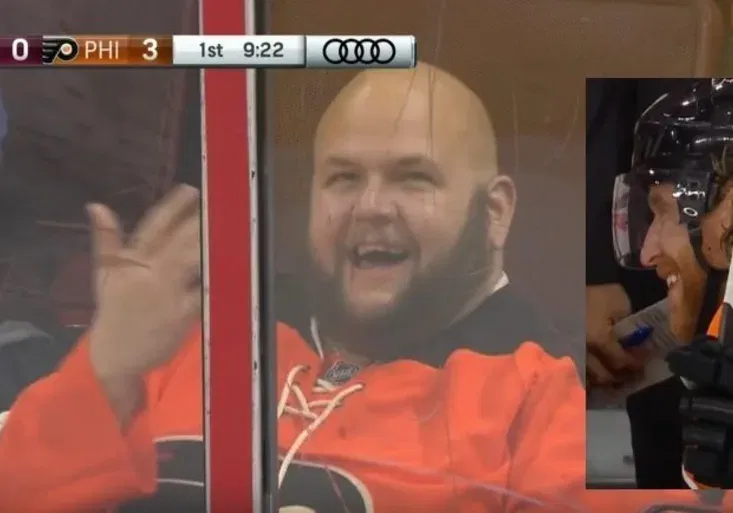 Jakub Voráček rozesmál celou arénu! Jak český útočník „ukradl“ spoluhráči hattrick