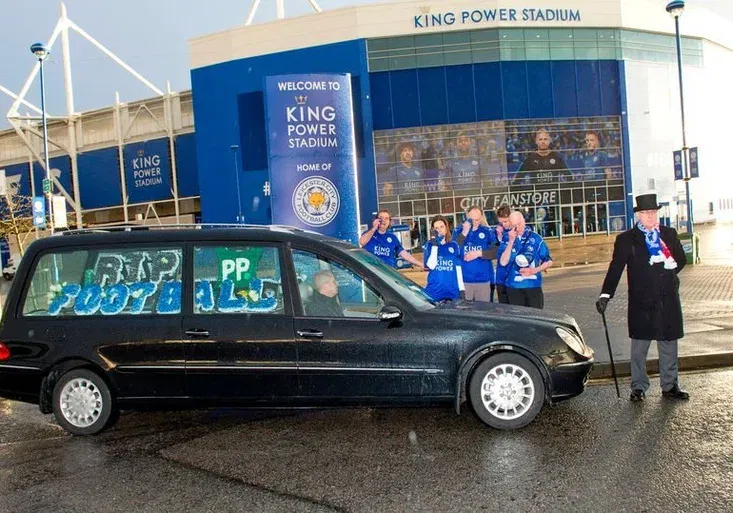 Leicester „vstal z mrtvých“ a Liverpoolu dali překrásné góly! Proč fanoušci přijeli v pohřebáku?