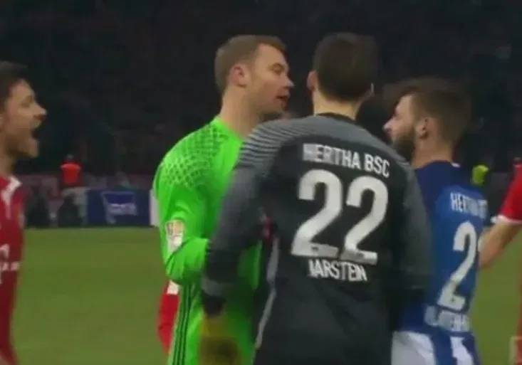 Lewandowski spasil Bayern minutu po dvanácté. Brankář Herthy se pomstil nesportovním činem!