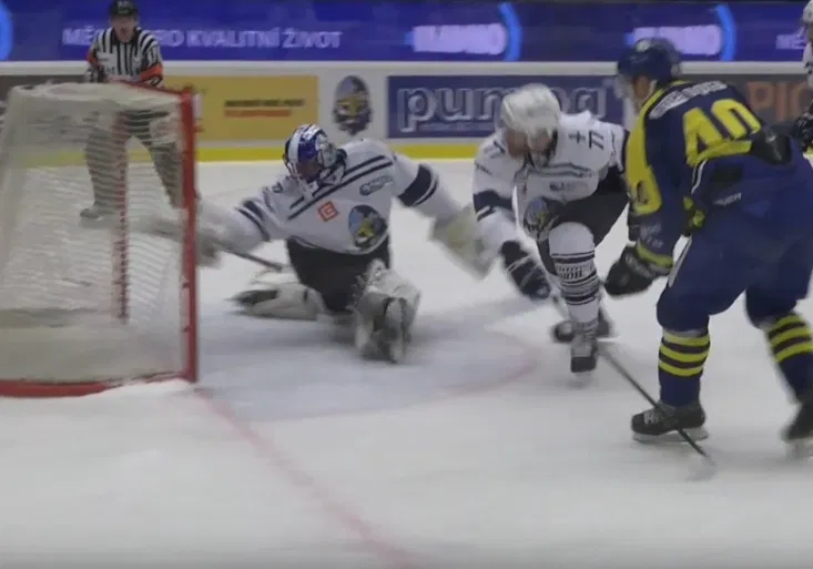 Hokejový zákrok roku? Magie s hokejkou? Borec z 1. české ligy by se neztratil ani v NHL!