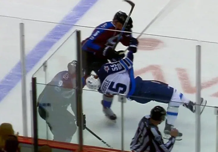 Faul, nebo hit sezony? Zadorov poslal drsně k ledu Scheifelea, pak mu naložil Trouba