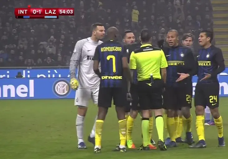 Lazio zastavilo rozjetý Inter, padly 2 červené! Sestřelil sérii rozhodčí? Italský pohár i ve středu na O2 TV Fotbal!