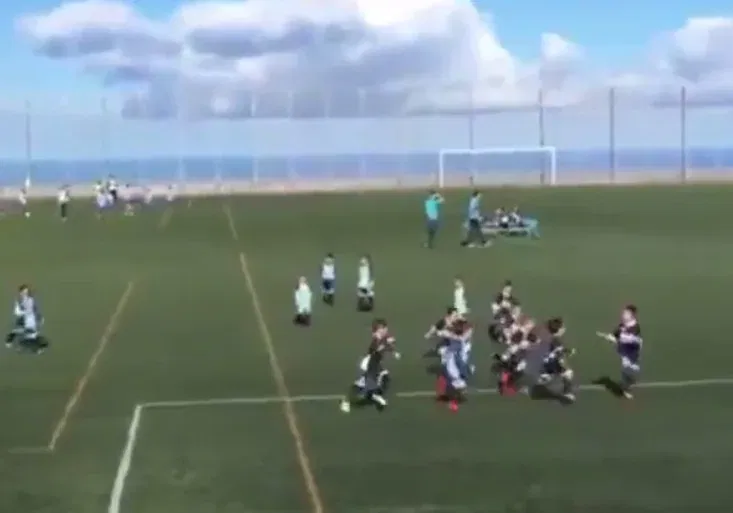 Nádhera! Internet žasne! Gól z trestňáku oslavily oba týmy společně!