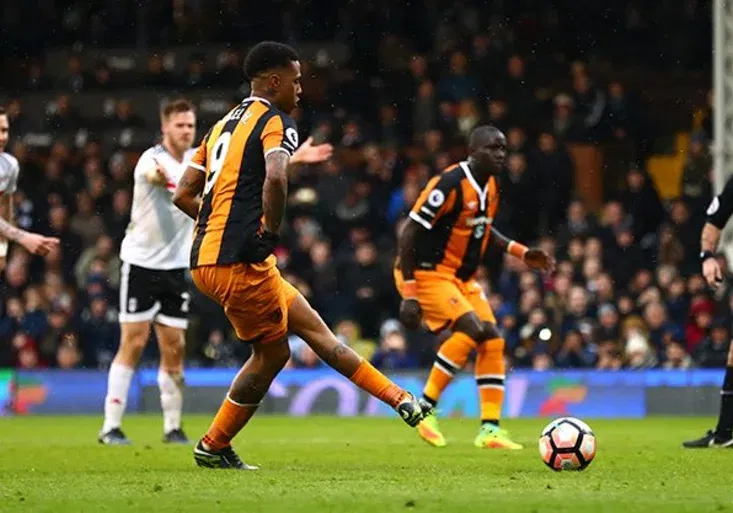 Kalas zavinil penaltu, soupeř ji DVAKRÁT během dvou minut neskutečně zahodil!