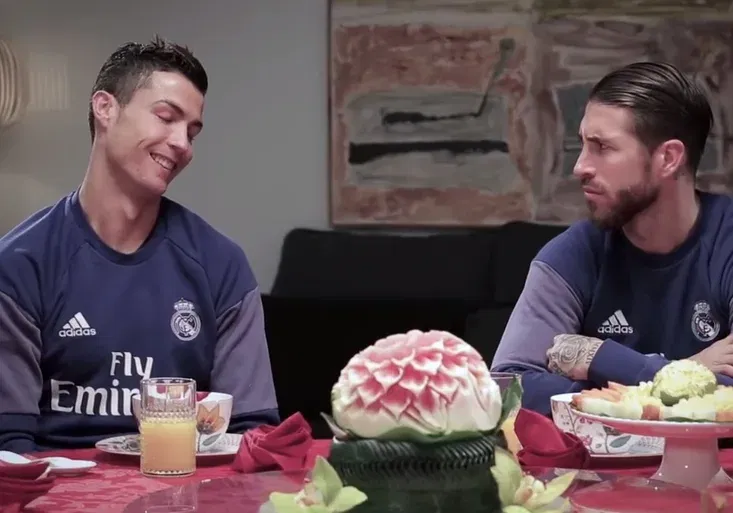 To je frajer! Ronaldo mluví čínsky! Jak v božském klipu se spoluhráči oslavil tamní Nový rok?