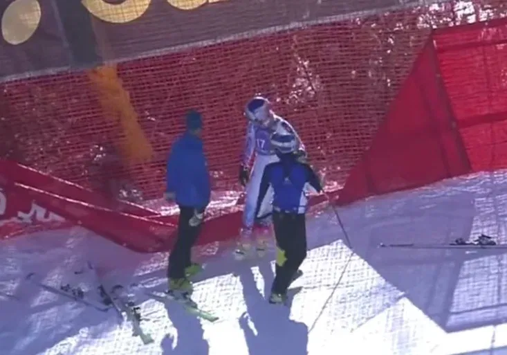 Prokletá zatáčka! Lindsey Vonnová v Cortině na chlup zopakovala hrozivý pád z tréninku!