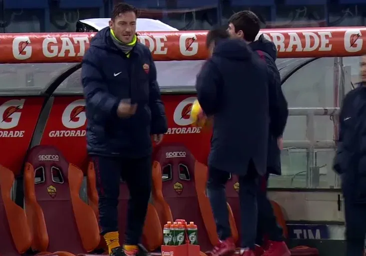 Úžasná legenda Totti! Jak v parádním videu předával zkušenosti podavačům?