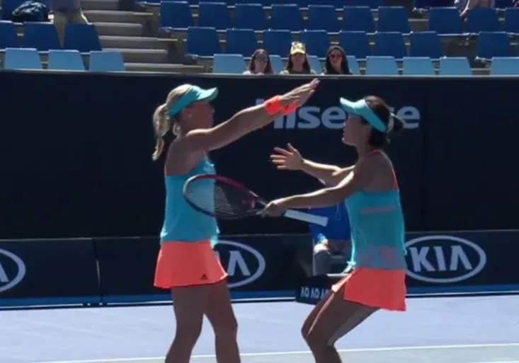 Česká radost ve čtyřhře! Šafářová i Hlaváčková postoupily do semifinále Australian Open