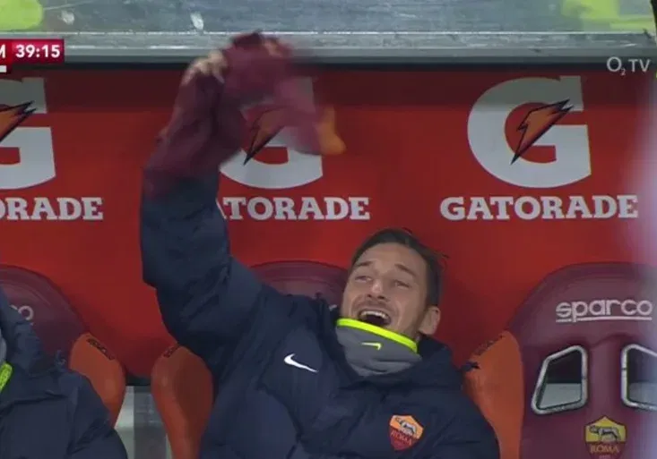 Nainggolanův dokonalý volej! Gólová paráda rozvášnila i Tottiho na lavičce