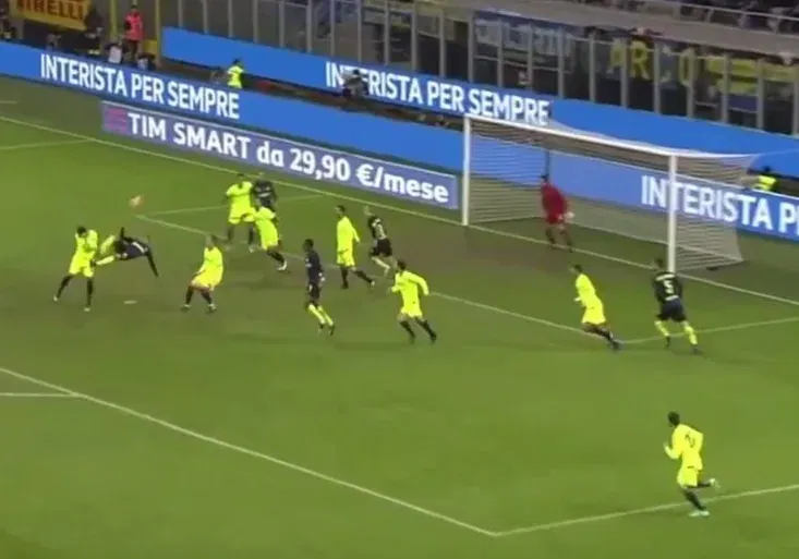 Úžasné nůžky jako z FIFY vyřadily Krejčího Bolognu! Dál jde v poháru Inter. Další zápasy ve středu na O2 TV FOTBAL!