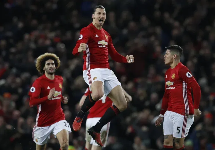 Manchester United s Liverpoolem spasil ZLATAN. Padlo vyrovnání po ofsajdu?