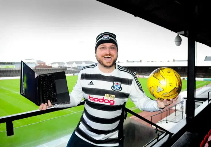 Fanatici z Football Manageru: Jeden u něj zestárl, druhý cestoval 5000 kilometrů za "svým" klubem!