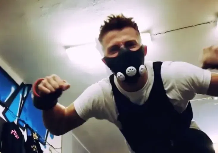 LAVÍÍÍ znovu udeřil! Jak na síti znovu provokuje Limberského!