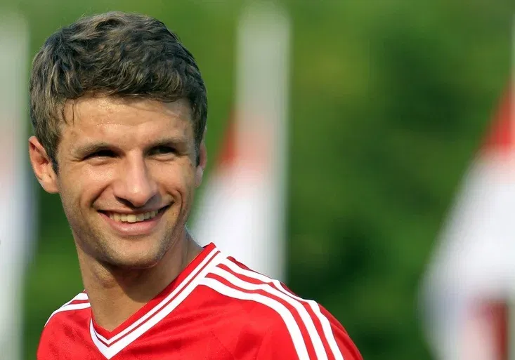 Finta á la Thomas Müller! Jak geniálně odpálkoval dotěrné novináře? Telefonoval pasem!